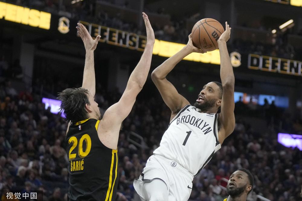 在足球场上 在足球场上